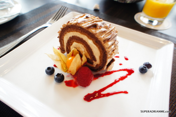 Novotel Clarke Quay - The Square - Christmas Log Cake