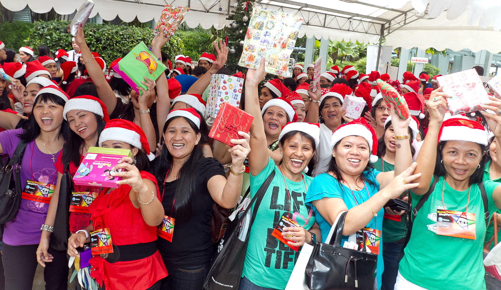 SingTel Prepaid customers getting ready to exchange their presents