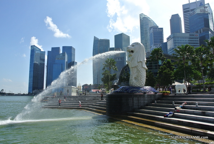 Nikon 1 J1 - PKGIRLS from Taiwan planking at the steps of the Merlion