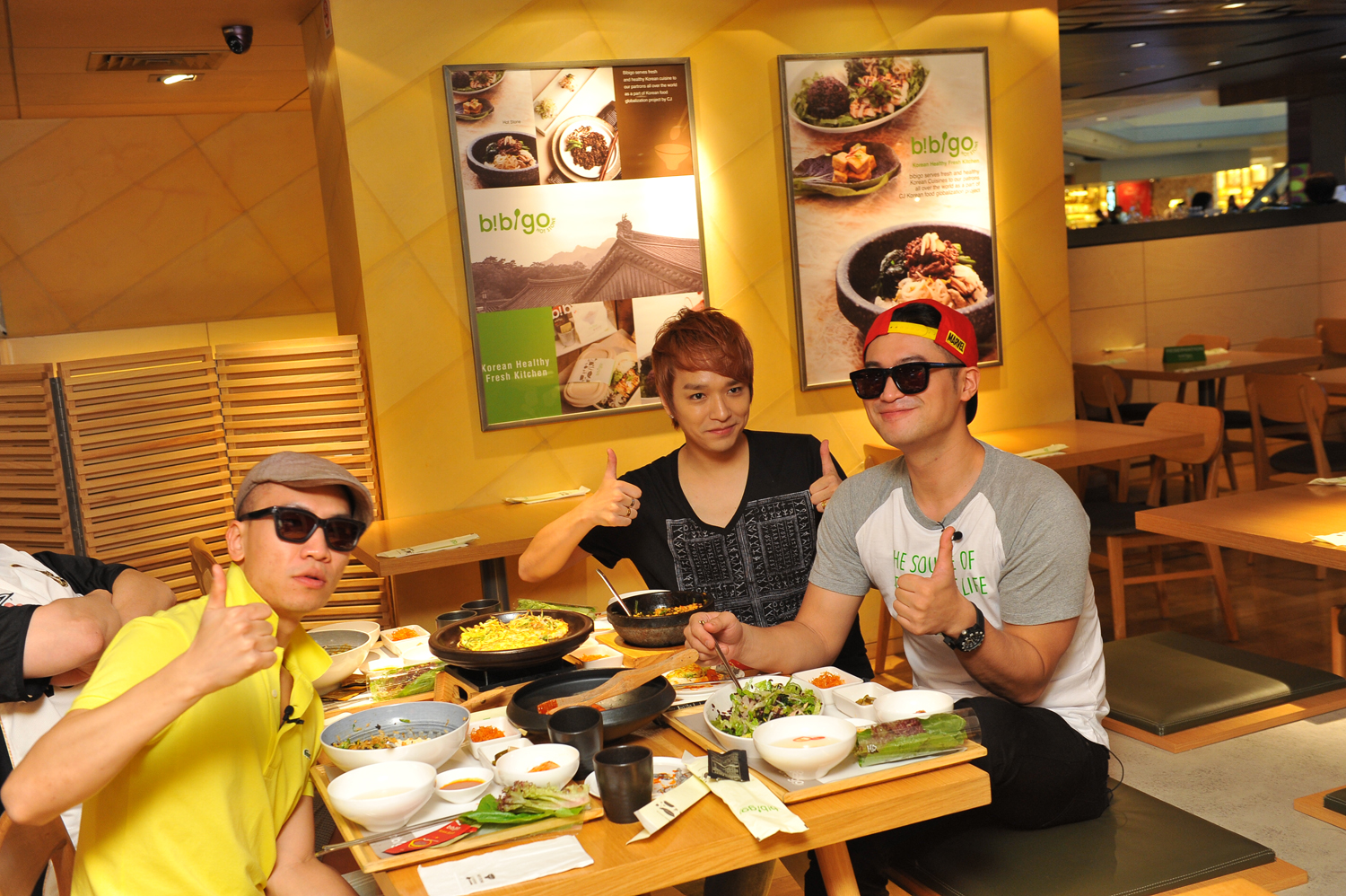 Simon D and Dynamic Duo having Bibigo Bibimbap