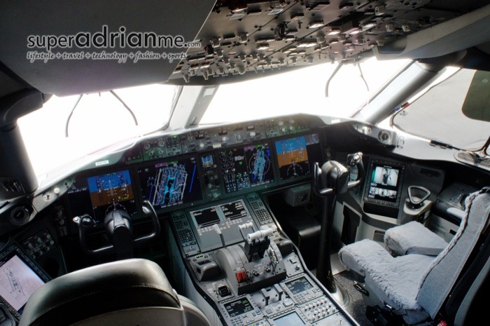 Boeing 787 Dreamliner ZA003 at Singapore Airshow 2012 - Cockpit