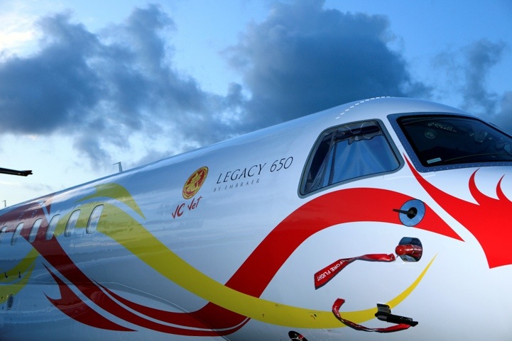 Jackie Chan Embraer Legacy 650 at Singapore Airshow 2012