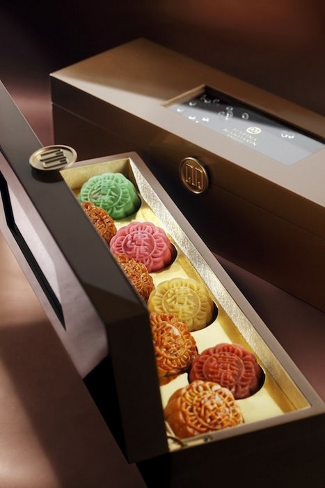 Peach Blossoms - Assorted Mooncakes in Premium Box