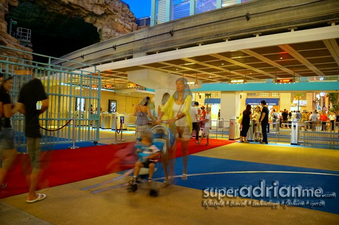 Universal Studios Singapore - Entrance/Exit - After Hours | SUPERADRIANME.com Universal Studios Singapore - Entrance/Exit