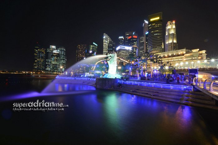 Singapore Merlion Park with Central Business District Skyline