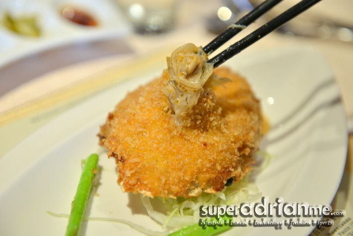 Peach Blossoms' Deep-fried Crab filled with Crab Meat and Shredded Onion