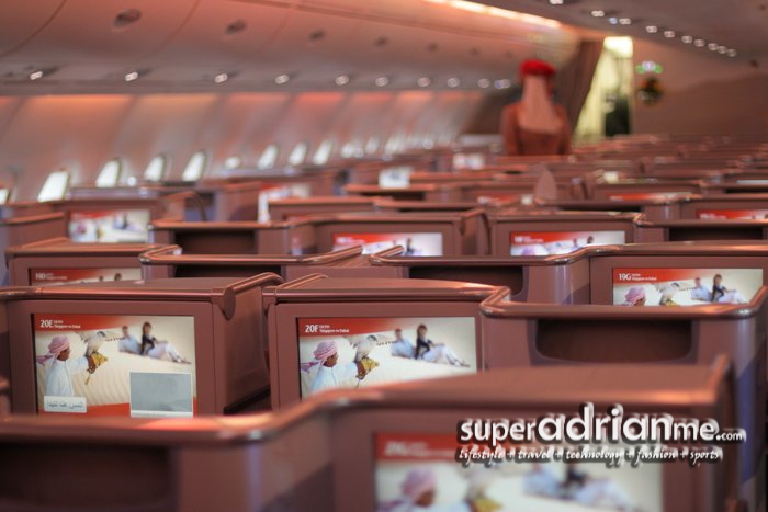 EMIRATES A6-EDF Airbus A380 in Singapore 3 December 2012 | SUPERADRIANME.com Emirates Airbus A380 (Registration A6-EDF) Business Class Cabin