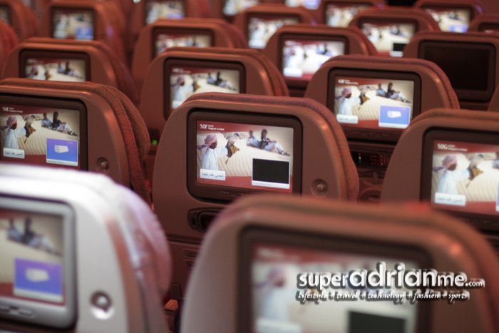 EMIRATES A6-EDF Airbus A380 in Singapore 3 December 2012 | SUPERADRIANME.com Emirates Airbus A380 (A6-EDF) Economy Class ICE Entertainment System