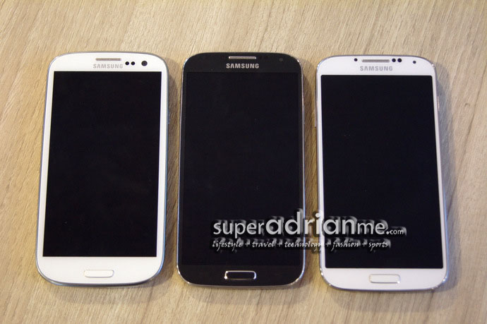 Samsung GALAXY S3 (left), Samsung GALAXY S4 in Black & White (centre & right)