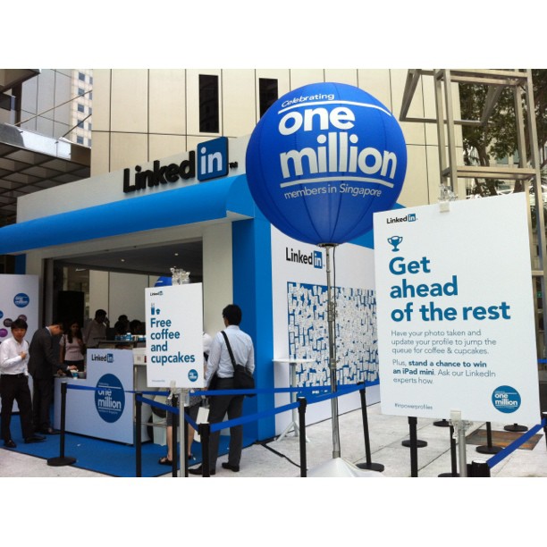 LinkedIn One Million Members in Singapore - Free Coffee Roadshow at Raffles Place