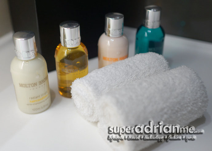 Pan Pacific Serviced Suites Beach Road | SUPERADRIANME.com Molten Brown Toiletries