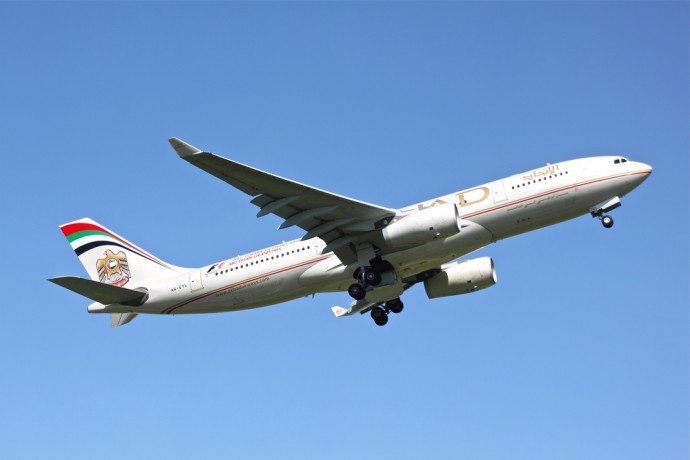 shutterstock_etihad airways a330-200 | SUPERADRIANME.com Etihad Airwyas A330-243 - Brussels Airport - Shutterstock Image