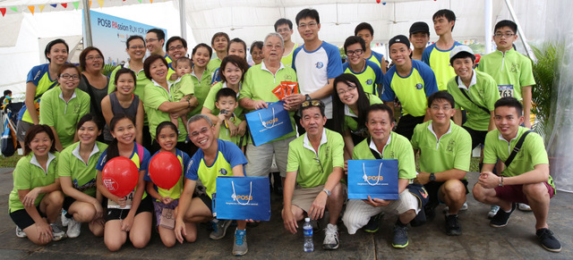 Derrick Goh Head of POSB presents F1 tickets to the Goh family