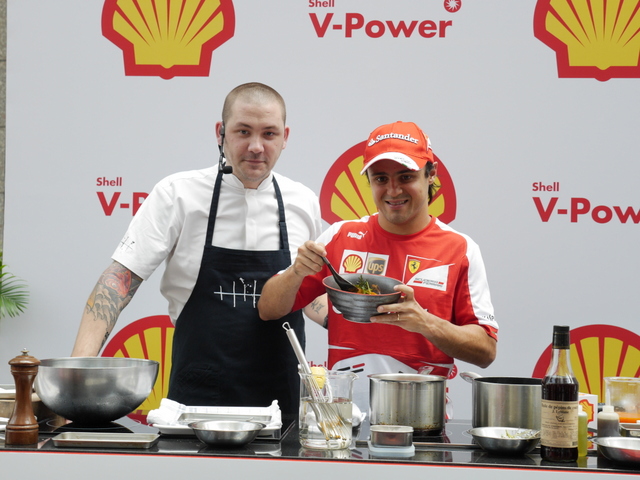 Felipe Massa holding the Carrot V Dumplings alongside Ryan Clift | SUPERADRIANME.com Felipe Massa holding the Carrot V Dumplings alongside Ryan Clift