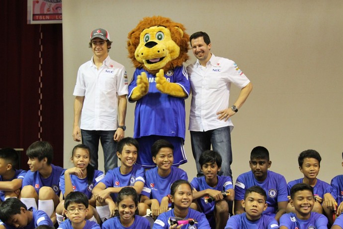 From left) Sauber F1 Team driver Esteban Gutiérrez, Stamford the Lion and Sauber Marketing Director Alex spent an afternoon with youths from Henderson Secondary School and Chelsea FC Soccer School Singapore ahead of the Singapore Grand Prix.