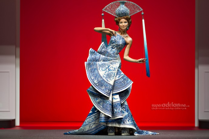 Guo Pei at Fide Fashion Week 2013 | SUPERADRIANME.com Guo Pei at Fide Fashion Week 2013