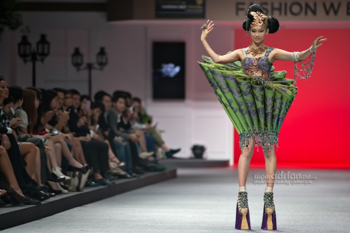 Guo Pei at Fide Fashion Week 2013 | SUPERADRIANME.com Guo Pei at Fide Fashion Week 2013