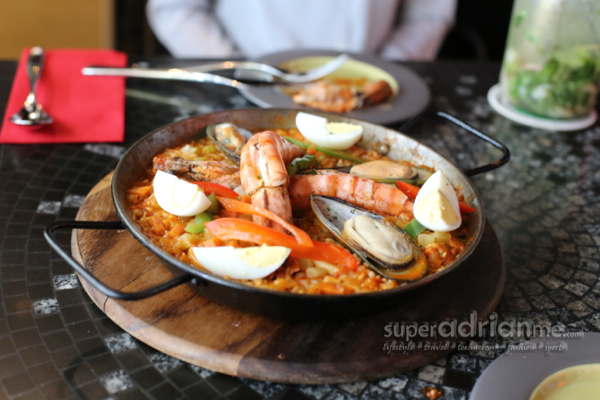 Paradiso - Mariscos a la Valenciana - Seafood mixture of prawns, squid, mussels, fish and daily vegetables