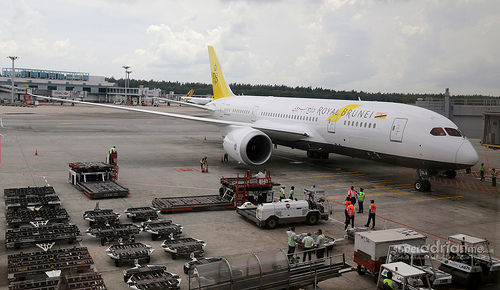 Royal Brunei Airlines Dreamliner in Changi Airport