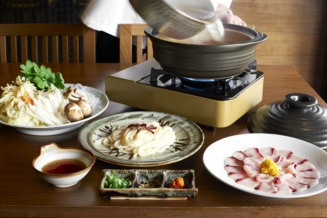 Olive Yellowtail Shabu Shabu_Action shot