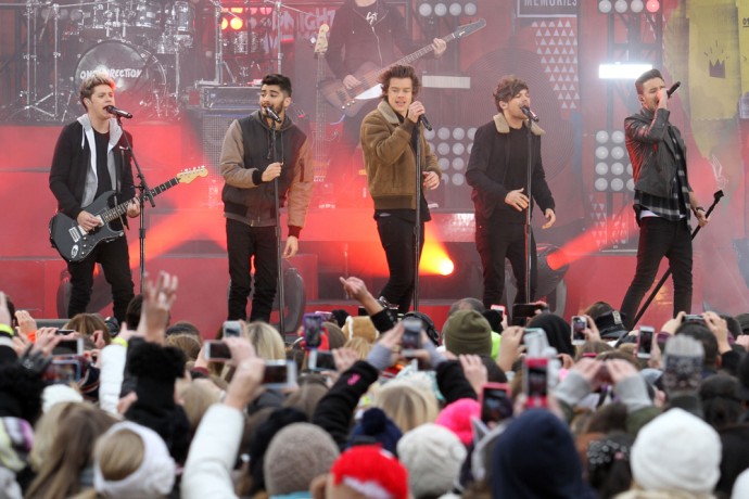 shutterstock_One Direction Live | SUPERADRIANME.com shutterstock_One Direction Live