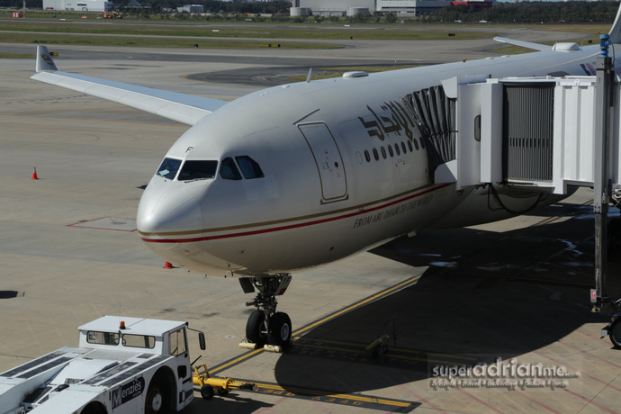 Etihad Airways at Aerobridge in Brisbane Airport