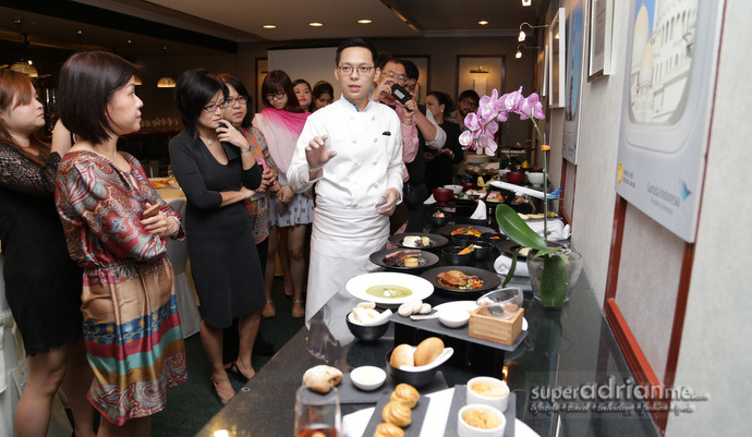 Garuda Indonesia's on-board chef explaining the onboard chef service at a recent media tasting session in DNATA Singapore.