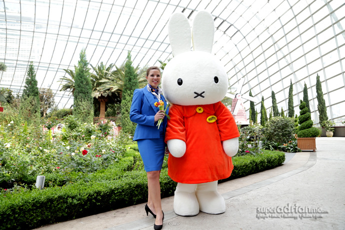 Miffy visits gardens by the bay and poses with a KLM flight attendant.