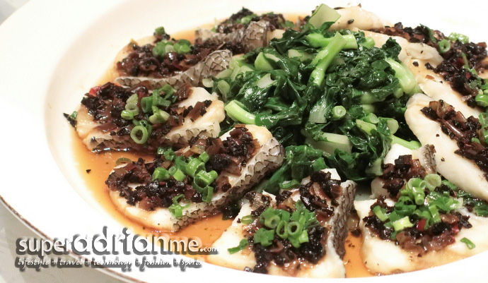 Jade Restaurant at Fullerton Hotel - Steamed Chilean Sea Bass with Preserved Olives | SUPERADRIANME.com Jade Restaurant at Fullerton Hotel - Steamed Chilean Sea Bass with Preserved Olives