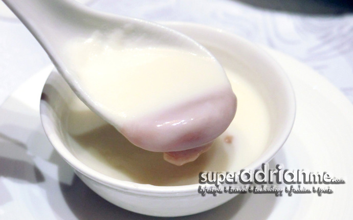 Jade Restaurant at Fullerton Hotel - Almond Cream with Yam Paste