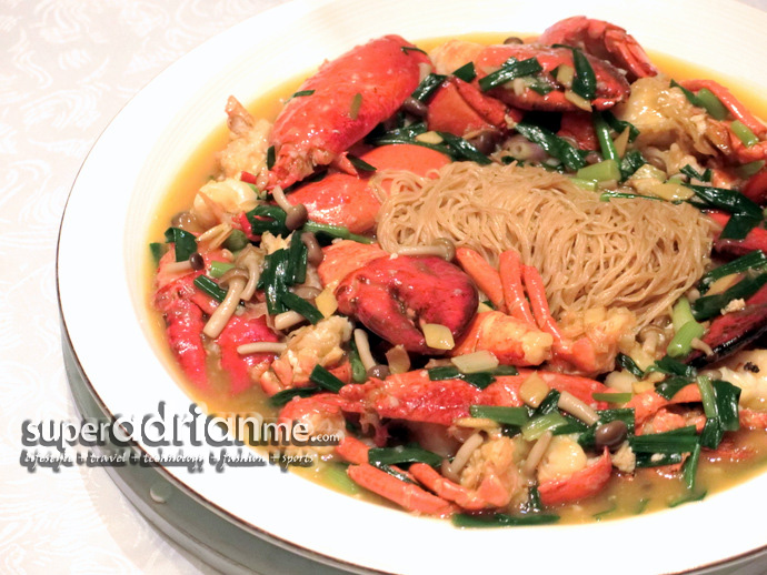 Jade Restaurant at Fullerton Hotel - Simmered Egg Noodles with Boston Lobster in Spring Onion and Ginger Sauce