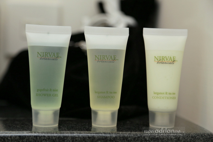 Courtyard by Marriott Tokyo Station 13.IMG_9619 | SUPERADRIANME.com Courtyard by Marriott Tokyo Station - Shower Gel, Shampoo and Conditioner as well as other amenities provided.