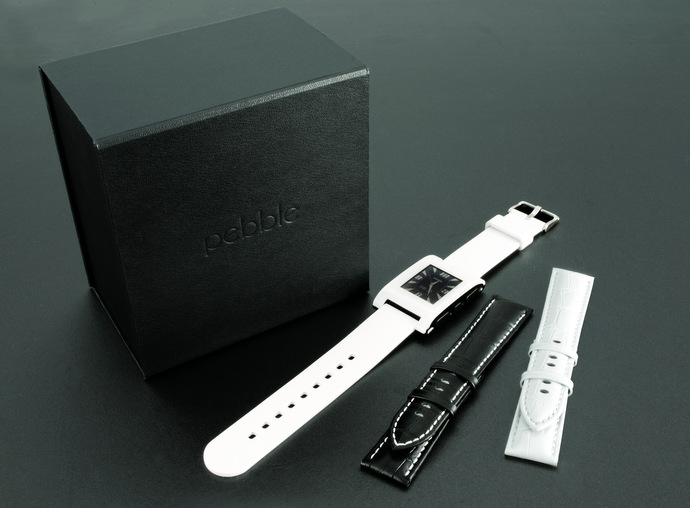 Limited Edition Pebble L Collection with Aspen White and Midnight Black leather straps