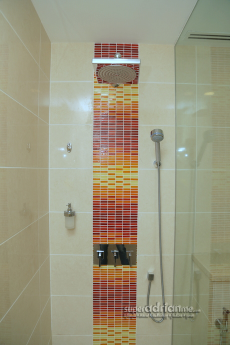 Sama Sama Express Hotel and Lounge at klia2 | SUPERADRIANME.com Ensuite Shower Area