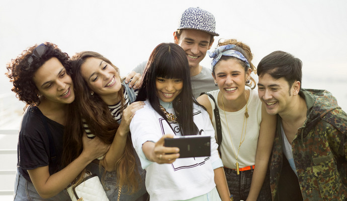 Sony Xperia C3 Selfie Group Shot