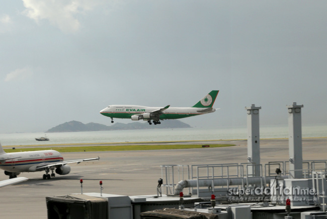 EVA Air landing at HKIA