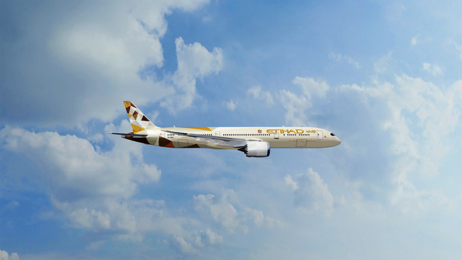 Etihad Airways and Boeing unveiled its B787-9 Dreamliner livery in Seattle.