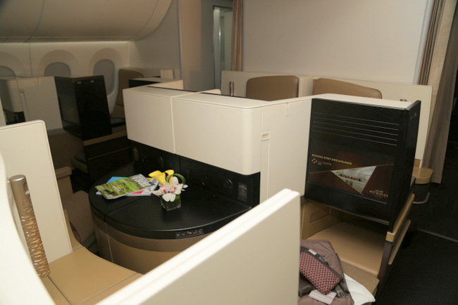 Etihad Airways Business Class - Front and back facing - in Boeing 787-9 Dreamliners