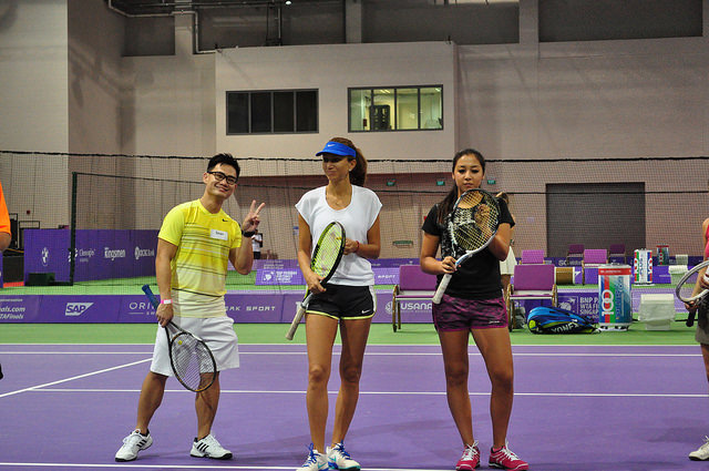 Sean Long photo bombing Iva Majoli and Zarina Diyas