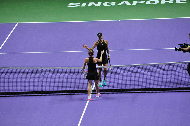 Simona congratulates Ana on her win