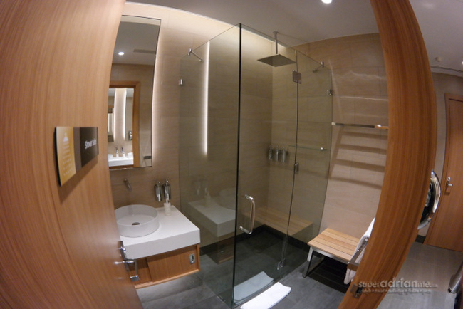 Shower room inside the Men's toilet.
