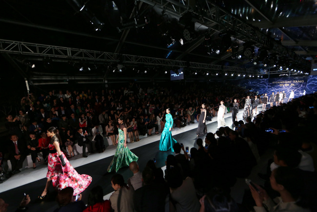 Shanghai Tang Spring Summer 2015 Finale