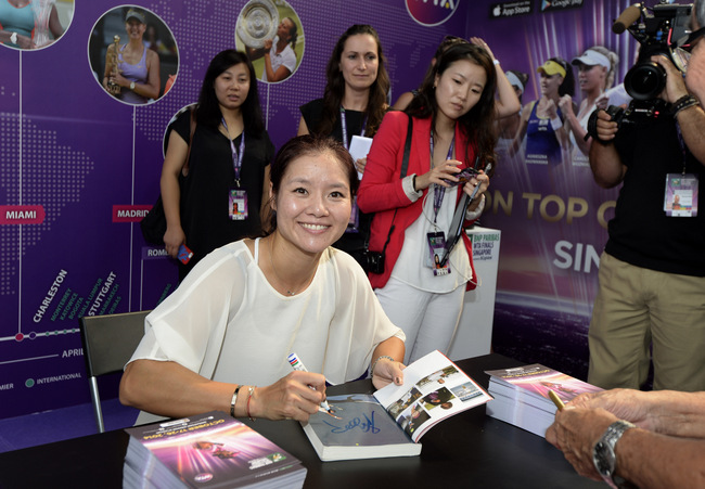 SINGAPORE_WTA_FINALS_191014_LI_NA at the Fan Festival (Credit to Paul Lakatos_WSG)