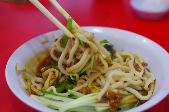 Noodle with minced pork and soya sauce