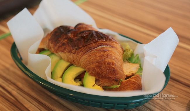 Foodology Fresh - Roasted Chicken & Avocado Sandwich