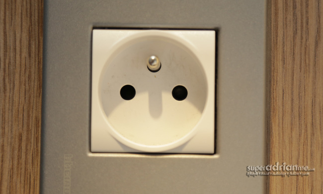 two round pin electrical sockets in Belgium