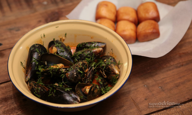 Curried Mussels from The Prawn Star