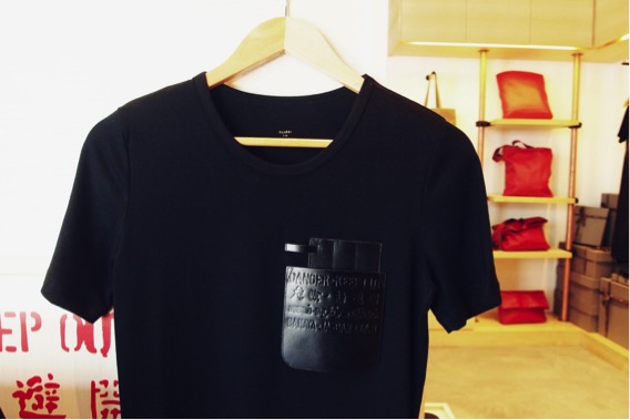 Design meets functionally in this &Larry Sign of our Times T-shirt.