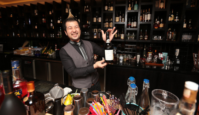 Kuvo - Yutaka Nakashima, Head Bartender of the Elixir Bar and a bottle of wine from 1973. | SUPERADRIANME.com Kuvo - Yutaka Nakashima