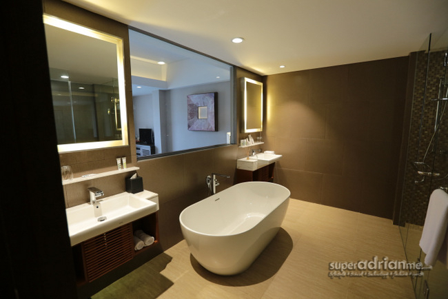 Mercure Legian Bali - The Executive Suite Bathroom
